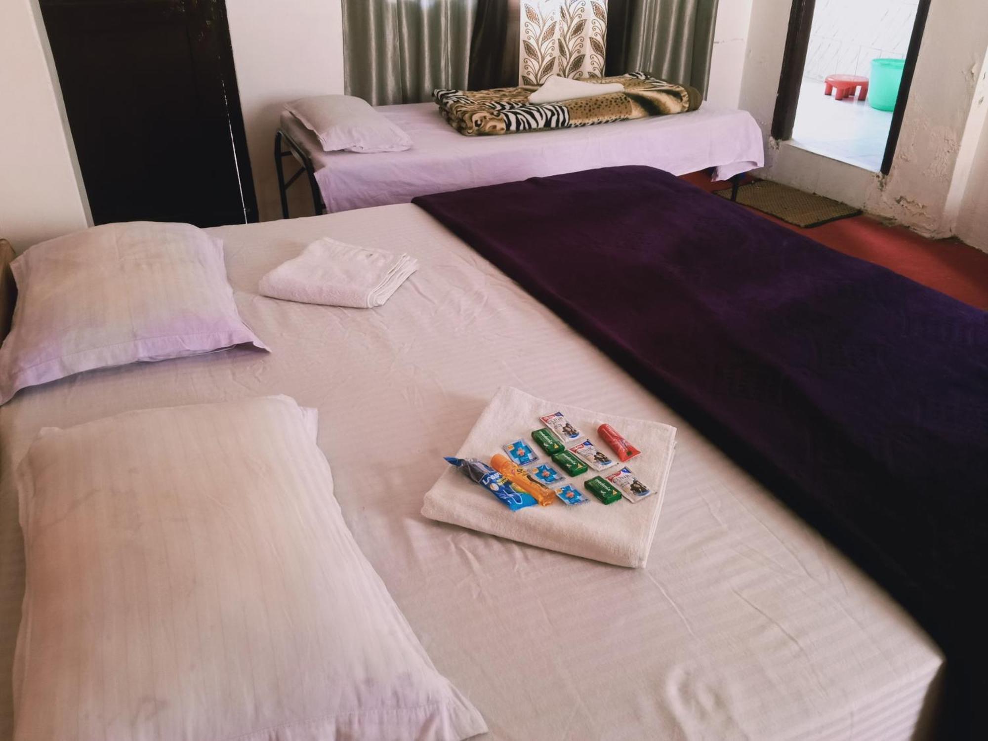 Debbhumi Regency Hotel Sangla Room photo