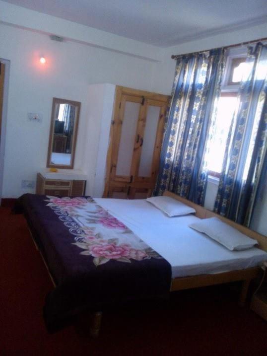 Debbhumi Regency Hotel Sangla Exterior photo